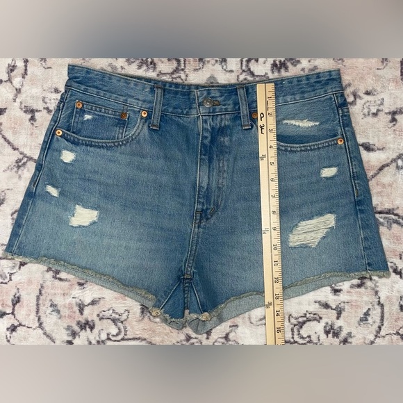 Madewell *NWT Relaxed Denim Shorts in Renfield Wash: Destructed
Edition Size 29 - Picture 7 of 11